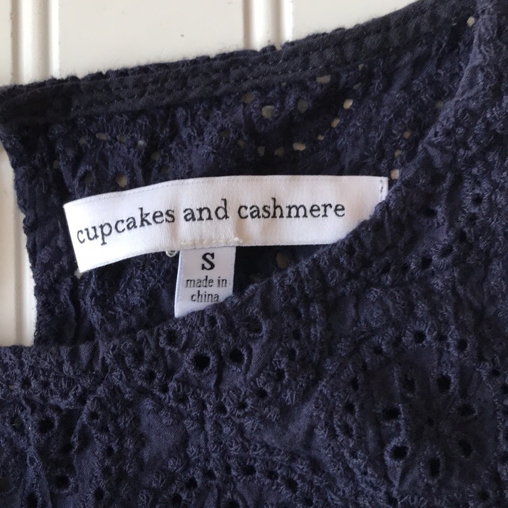 Cupcakes and cashmere blue sleeveless top - Picture 2 of 6